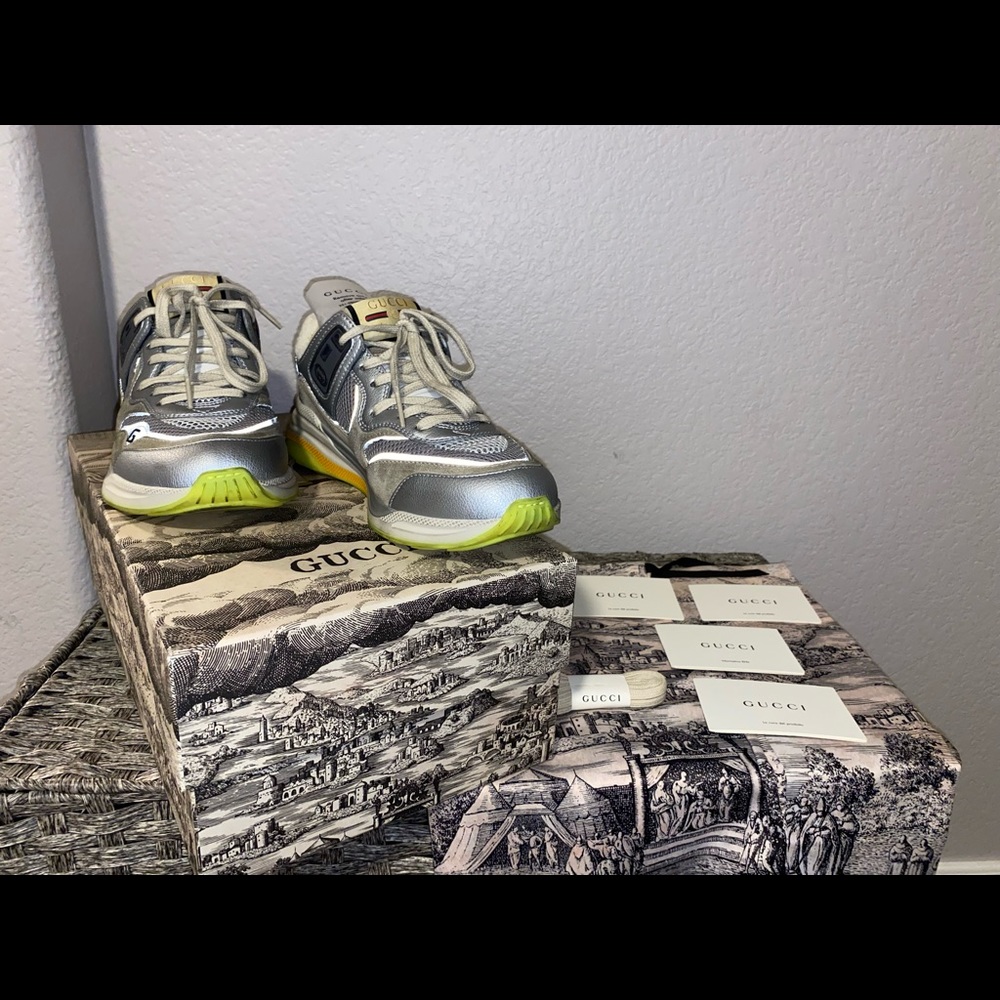 Woman Gucci Ultrapace Sneakers - Picture 5 of 8